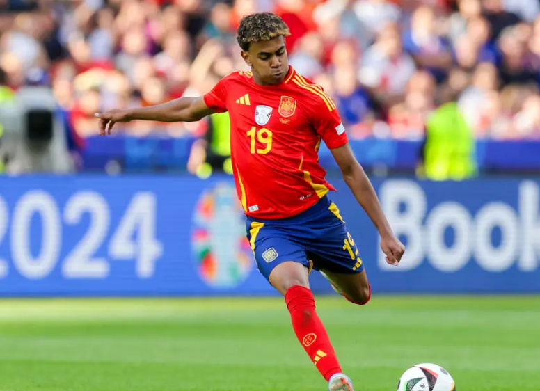 巴萨战术新探：弗里克试水亚马尔中路转型