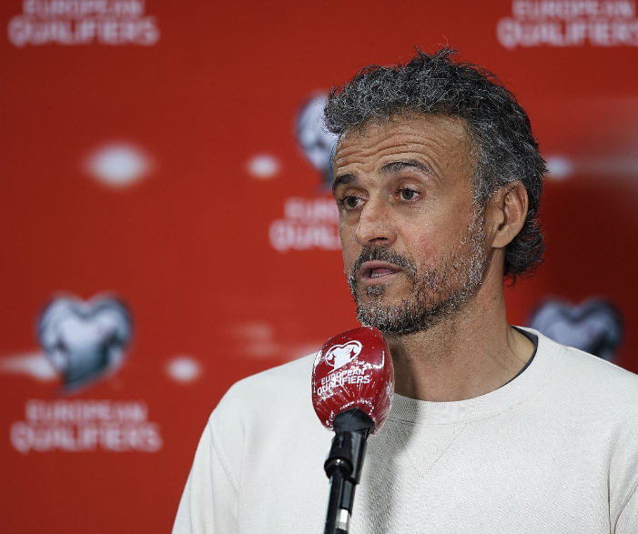 法甲第12轮：巴黎绝杀里昂，恩里克盛赞球队精神