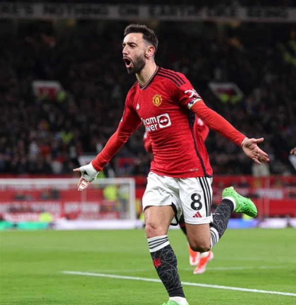 英超激战：B费闪耀，获赞欧洲最佳进攻中场