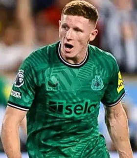 曼市双雄中场引援博弈：安德森成焦点，多因素影响转会走向